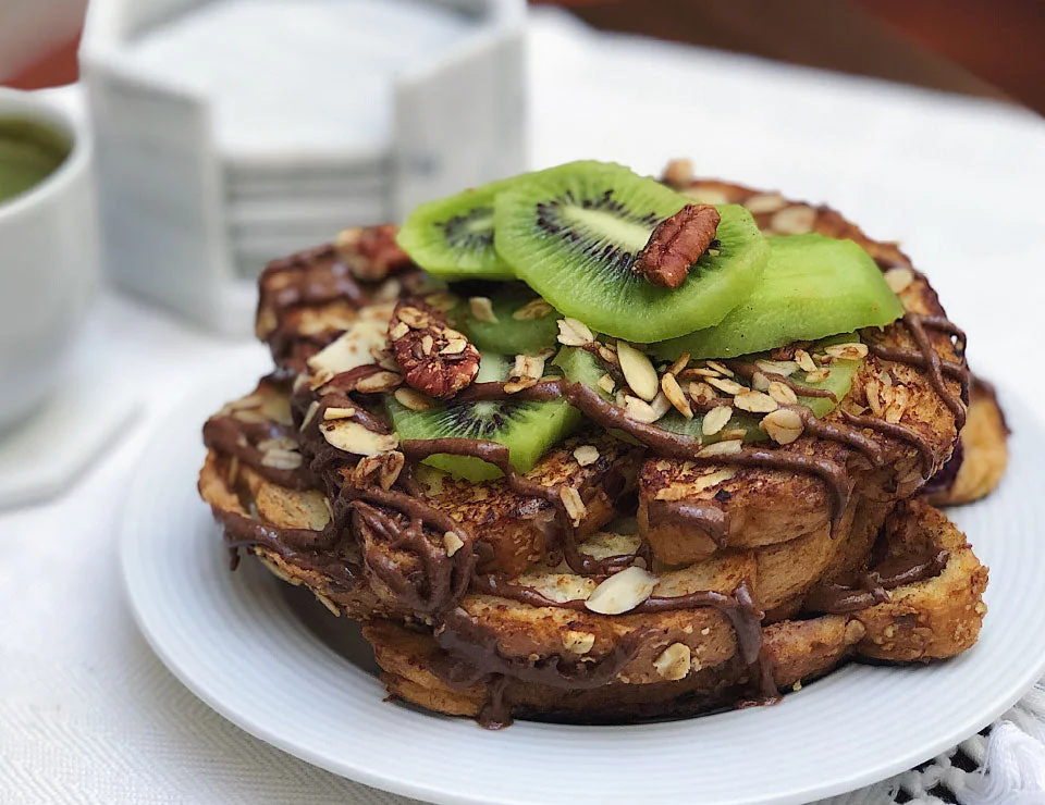 Pan francés con crema de cacahuate mussi sabor cacao